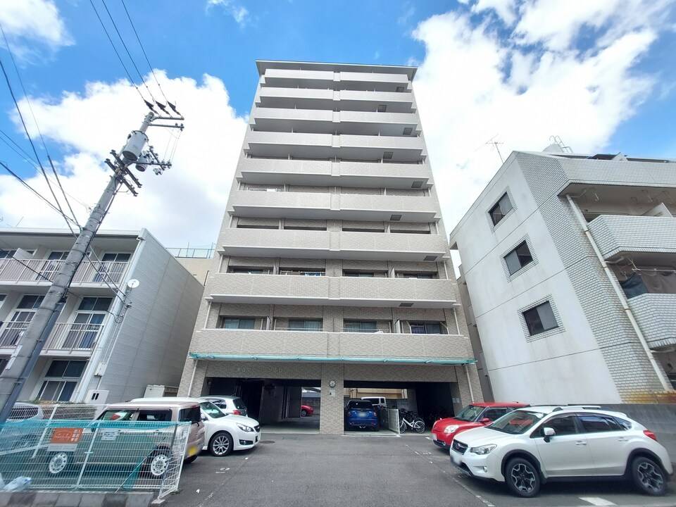 松山市松前町のマンションの建物外観