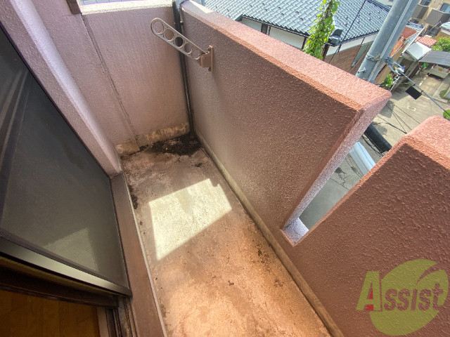 バルコニー　バルコニーは洗濯物もしっかり干せそうな広さです。