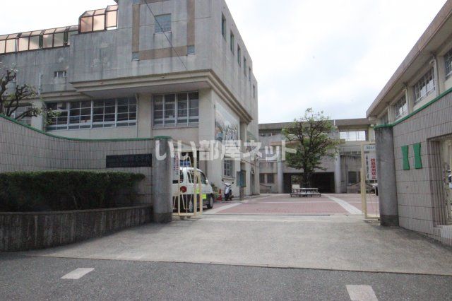 小学校　福岡市立小田部小学校（小学校）まで1281m