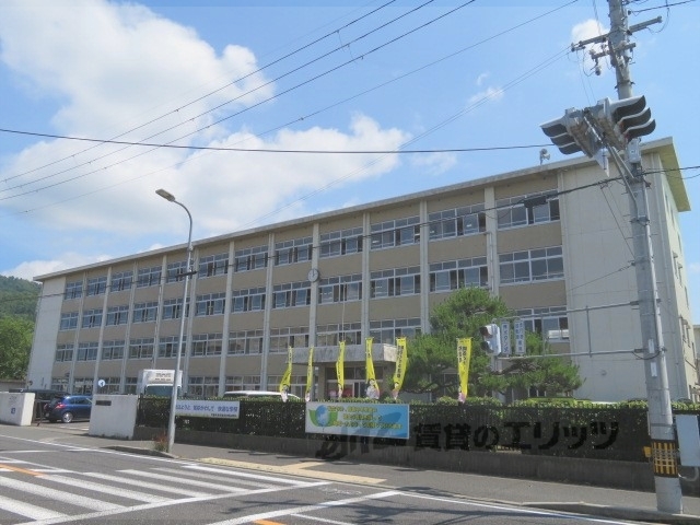 中学校　青葉中学校（中学校）まで750m