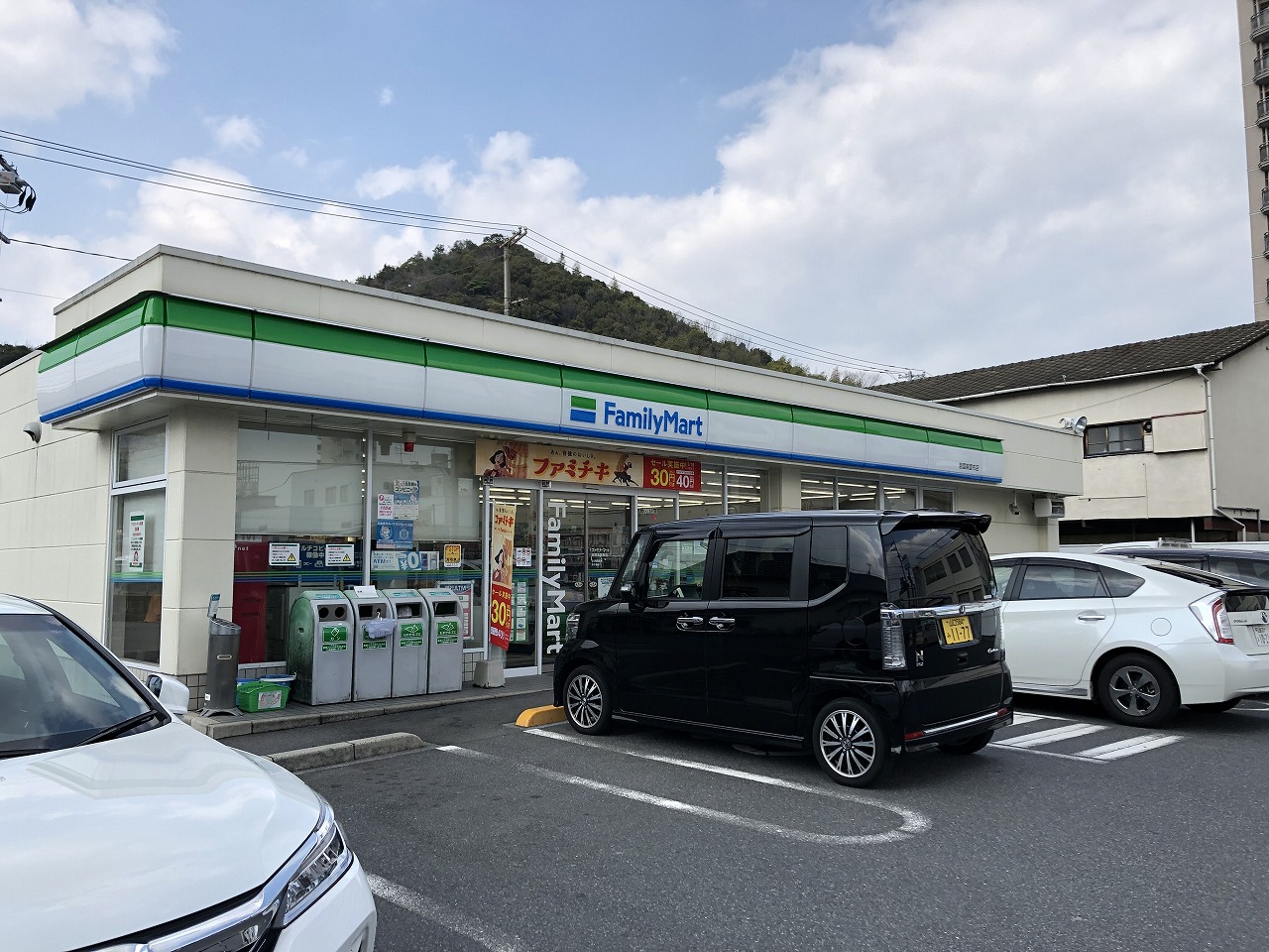 コンビニ　ファミリーマート岩国麻里布店（コンビニ）まで201m