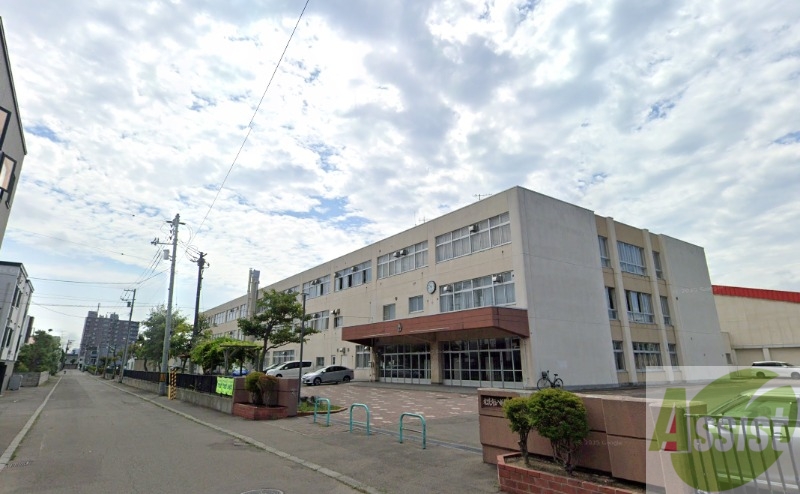 中学校　札幌市立八軒東中学校（中学校）まで1319m
