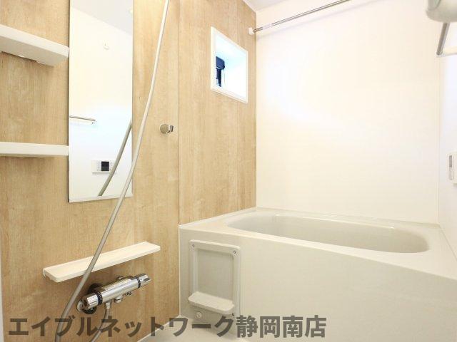 バス・シャワールーム　ゆったり過ごせるお風呂です