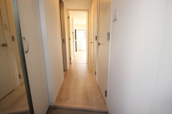 玄関　※別部屋の写真です