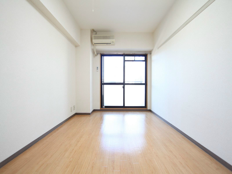 その他部屋・スペース　洋室7.9帖　エアコン付　バルコニーに面しています