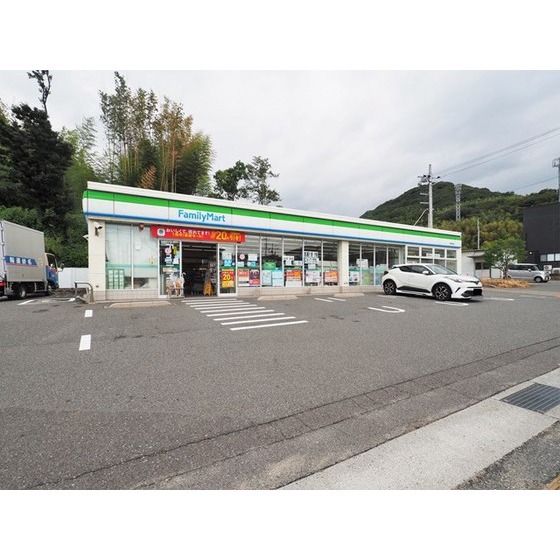 コンビニ　ファミリーマート下関伊倉店（コンビニ）まで746m
