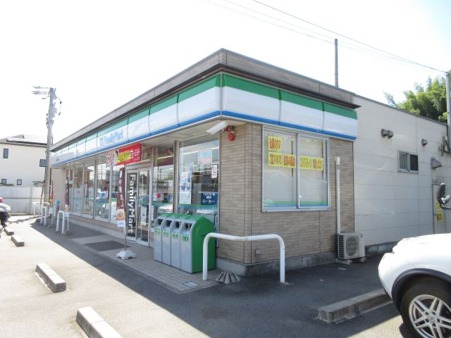 コンビニ　ファミリーマート（コンビニ）まで140m