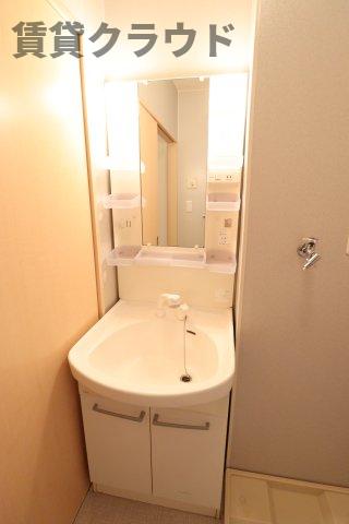 洗面設備　スペースが確保できる洗面所です