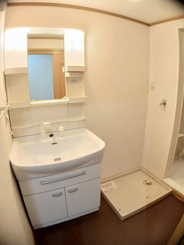 洗面設備　ゆったりとスペースのある洗面所