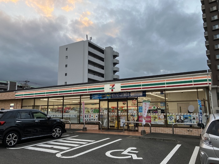 コンビニ　セブンイレブン宮崎松橋1丁目店（コンビニ）まで380m