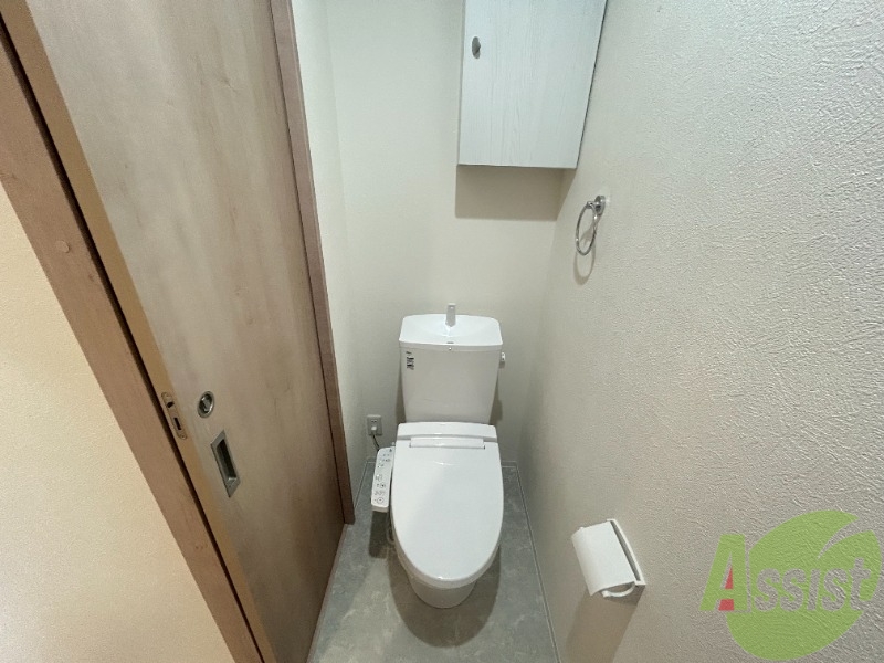 トイレ　トイレはウォシュレット機能付きです。安心して使用できますね。
