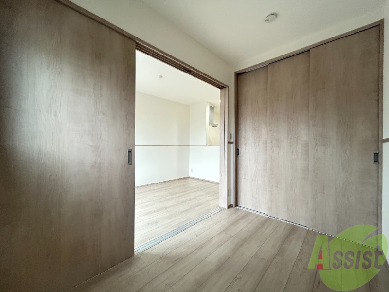 その他部屋・スペース　寝室になりそうな洋室です。シンプルで落ち着きますね。