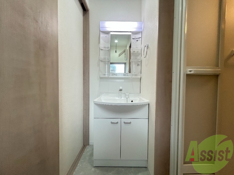 洗面設備　シャンプードレッサーなので身支度しやすそうですね。