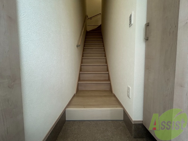 玄関　玄関から撮影しました。明るい印象ですね。