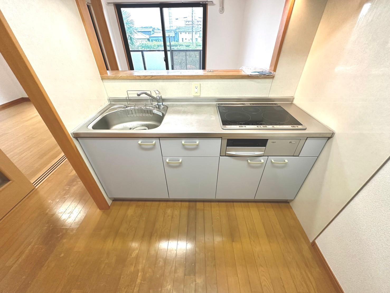 キッチン　退去前の為、他のお部屋の写真を使用しています