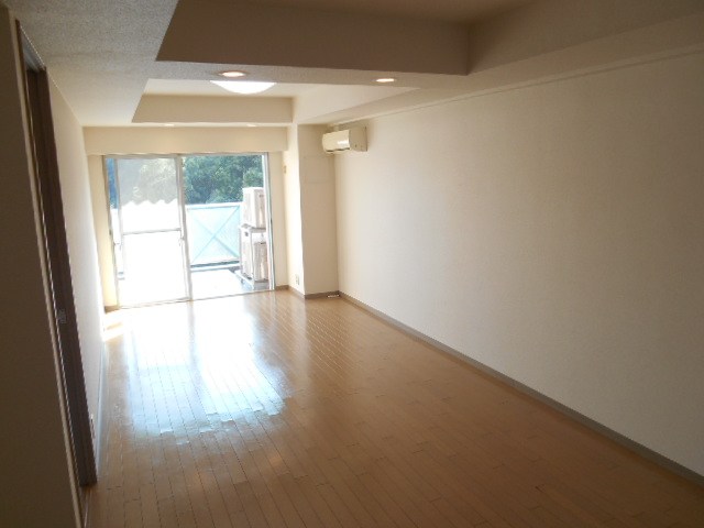 居室・リビング　同階別部屋写真