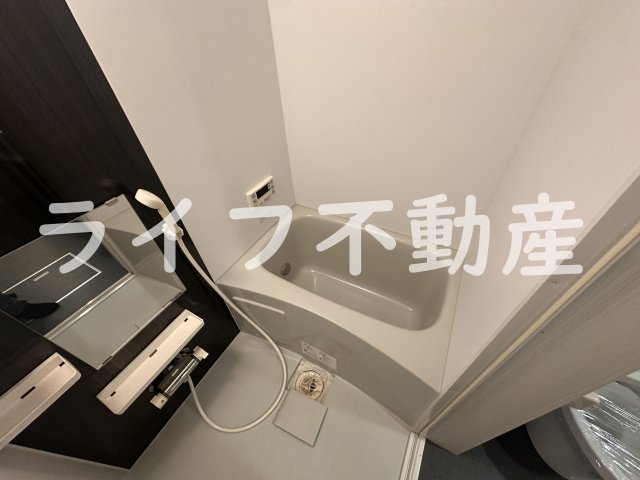 バス・シャワールーム　コンパクトで使いやすいお風呂です