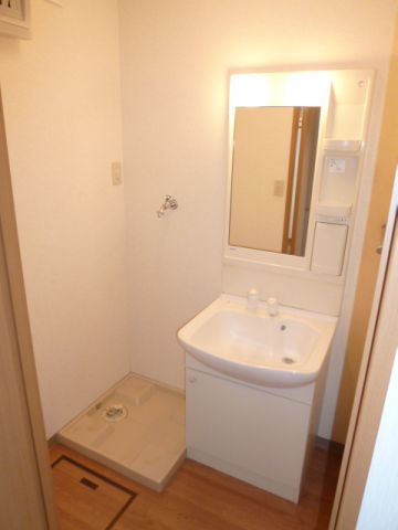 洗面設備　コンパクトで使いやすい洗面所