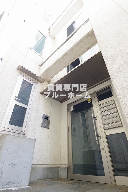 建物外観　鉄骨造の1フロア2室住戸です！