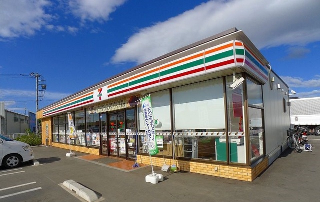 コンビニ　セブンイレブン（コンビニ）まで750m