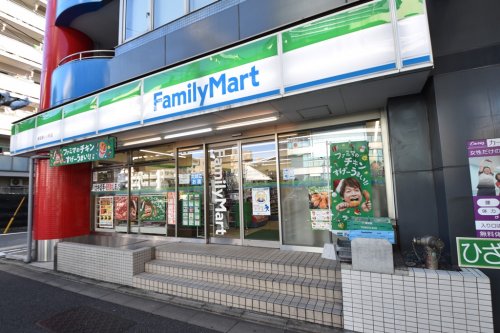 コンビニ　ファミリーマート 新宿新小川町店（コンビニ）まで254m