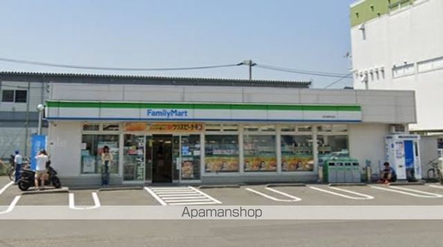 コンビニ　ファミリーマート（コンビニ）まで270m