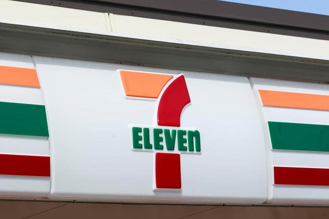 コンビニ　セブンイレブン世田谷北烏山3丁目店（コンビニ）まで318m