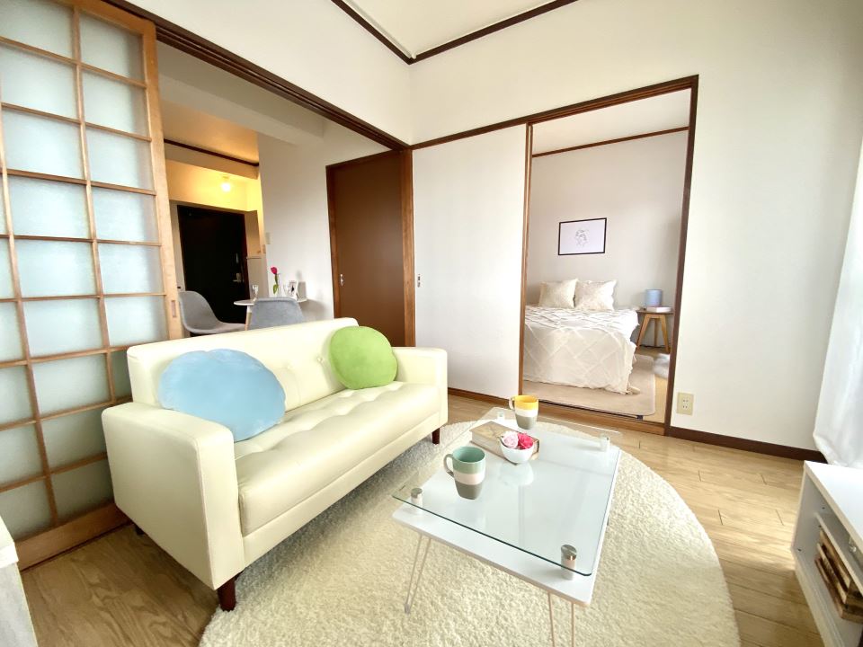 居室・リビング　洋４．５畳　正方形の洋室です♪