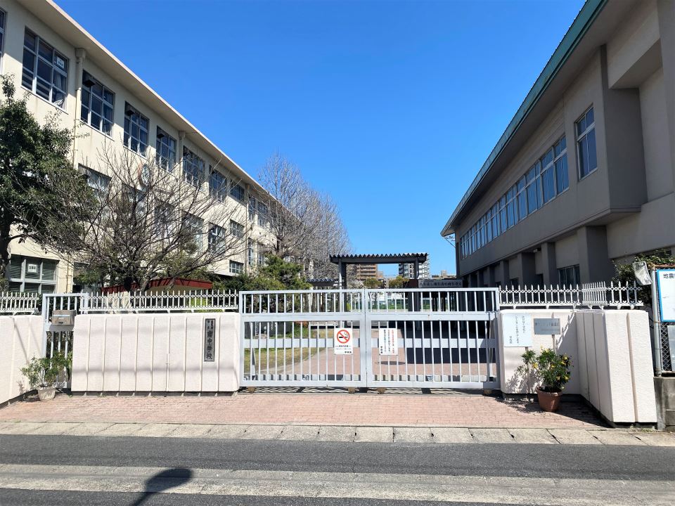 中学校　南中学校（中学校）まで1200m