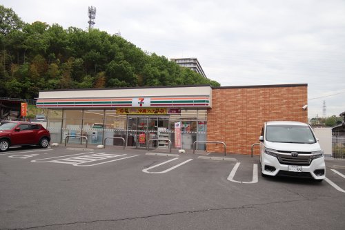 コンビニ　セブンイレブン 和泉室堂町店（コンビニ）まで493m