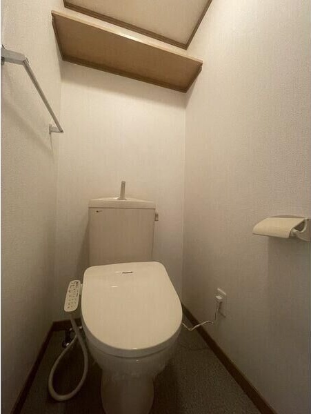 トイレ　写真は過去別号室となります
