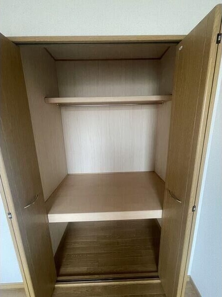 収納　写真は過去別号室となります