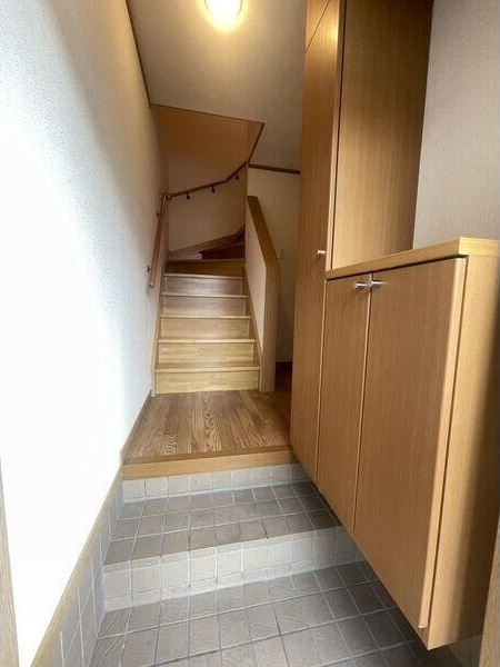 玄関　写真は過去別号室となります