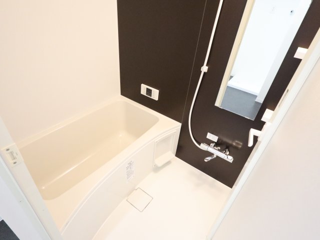 バス・シャワールーム　同系反転モデル写真