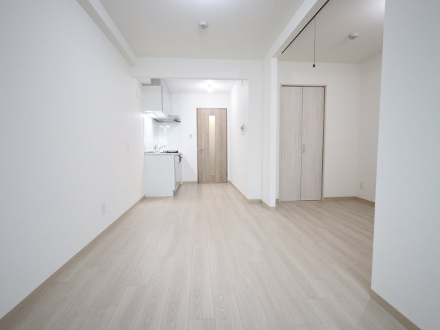 居室・リビング　同系反転モデル写真