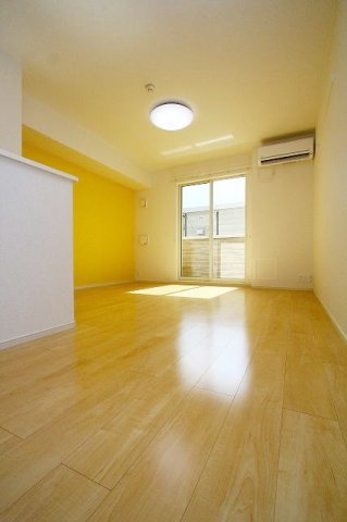 居室・リビング　こちらの居間で趣味の時間をお楽しみください