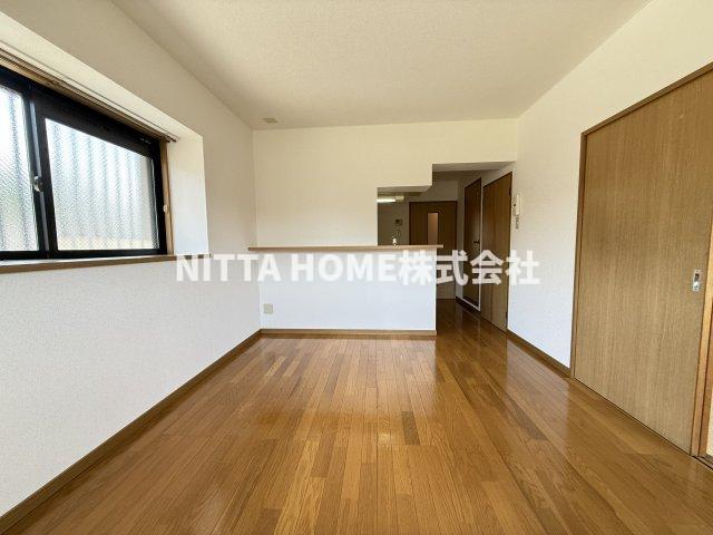 居室・リビング　リビングは9帖です☆