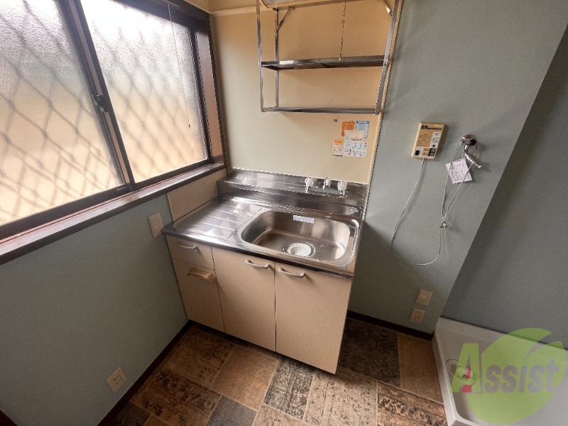 キッチン　キッチンはコンパクトサイズで掃除も楽にできそうです。