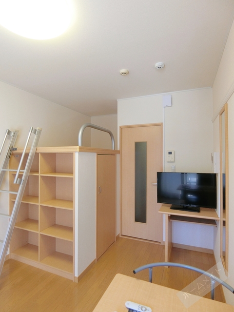 その他設備　薄型テレビ・机