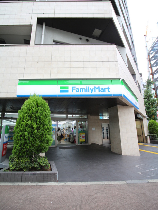 コンビニ　ファミリーマート（コンビニ）まで250m