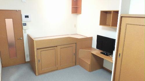 その他　2Fの床面は、カーペット敷きです。