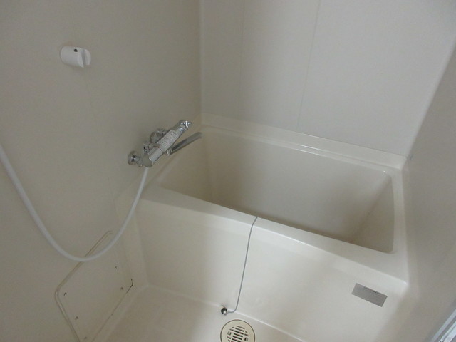 バス・シャワールーム　バスルームはこちらです。