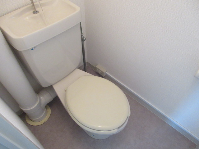 トイレ　トイレは洋式トイレです。
