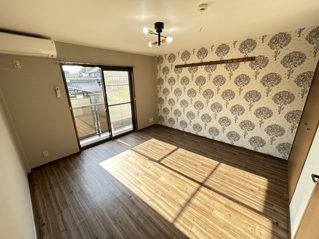 居室・リビング　※別号室のお写真です