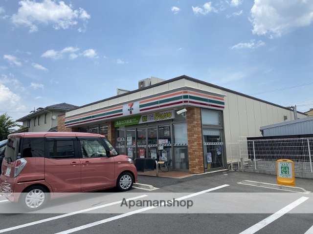 コンビニ　ファミリーマート（コンビニ）まで100m