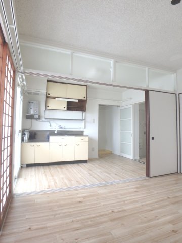 居室・リビング　103号室の写真です。