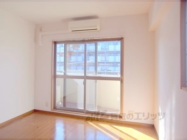 居室・リビング　７．６帖のお部屋です。