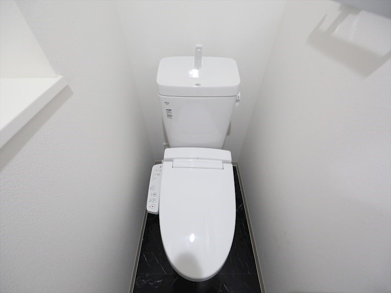 トイレ　温水洗浄暖房便座付トイレ