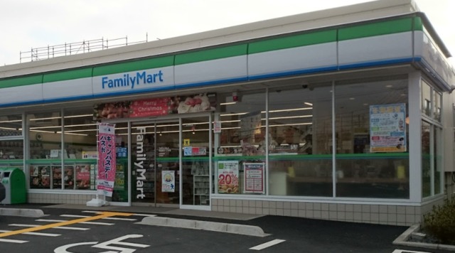 コンビニ　ファミリーマート朝霞膝折一丁目店（コンビニ）まで1295m