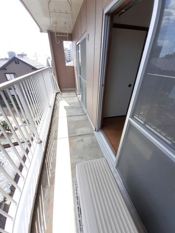 バルコニー　陽当たり良好なバルコニーです